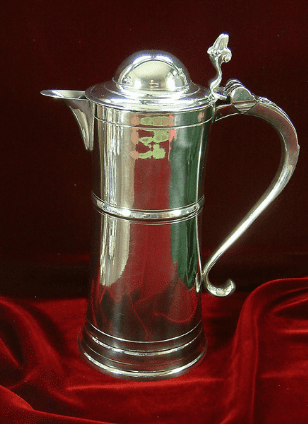 3 pint pewter Beefeater flagon with a polished finish, showcasing British craftsmanship by My Store.