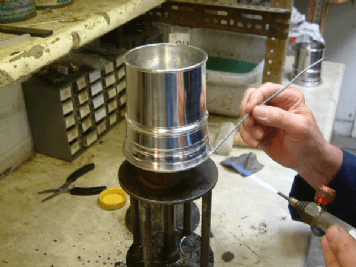 3 pint pewter Beefeater flagon with traditional British design, artisan crafted by My Store