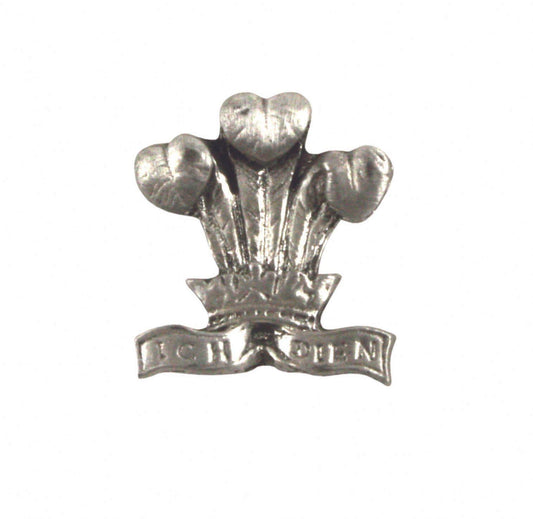 Silver crown badge with three hearts and a ribbon reading "Ich Dien
